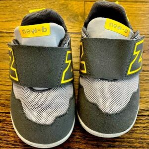 New Balance US 9 toddler children sneaker